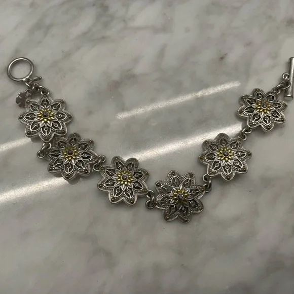 Flower bracelet - Picture 2 of 4